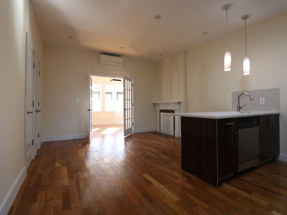 1st image of 471 Macdonough St #17X