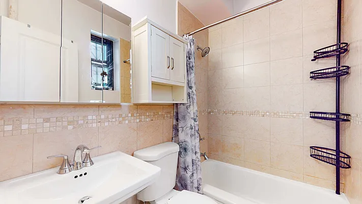 Rented by Bizzarro Agency | media 18