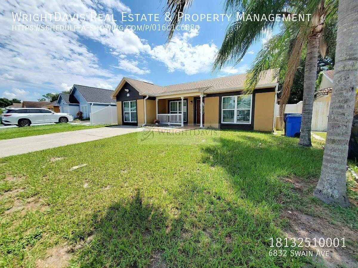 Updated 3BR/2BA Tampa Home with Modern Flooring & Screened Patio — Photo 3