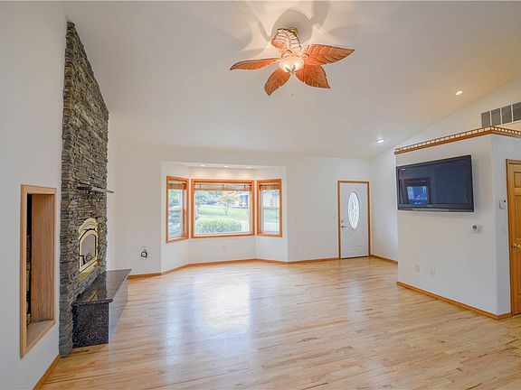 5th image of 2224 108th Ave SE