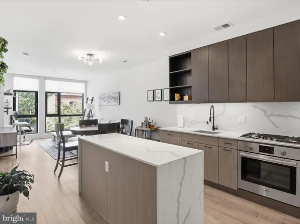 900 11th St SE Unit 203, Washington, DC 20003