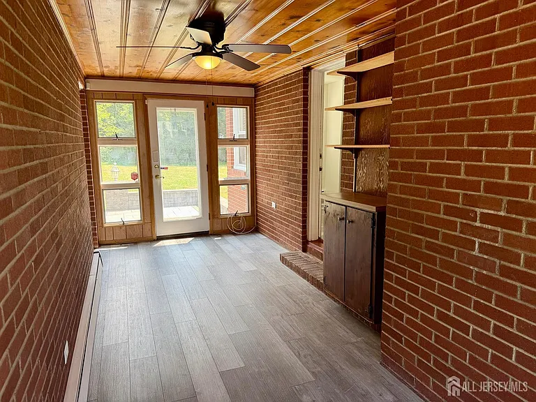 19 South Dr — Photo 24