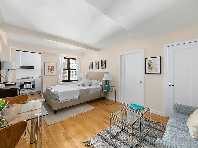 230 Riverside Dr #6F — Photo 1
