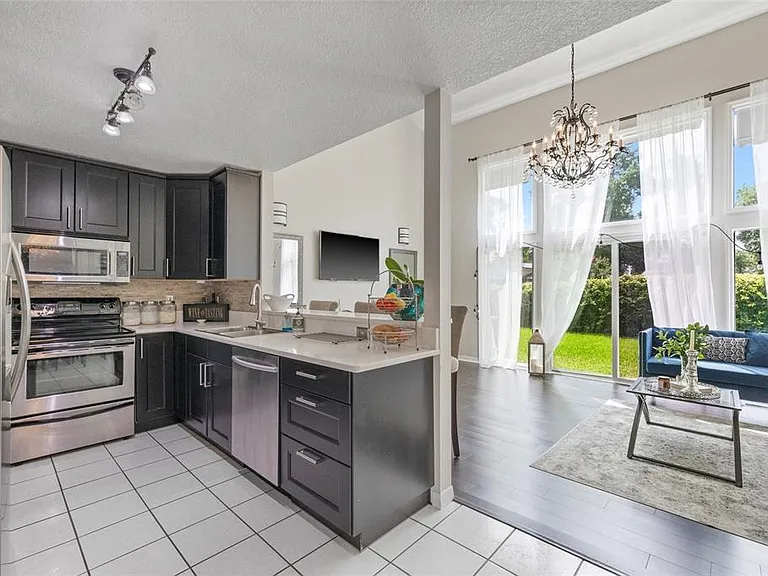 4265 Brentwood Park Cir — Photo 28