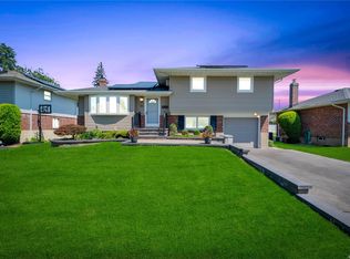 45 Spector Ln, Plainview, NY 11803