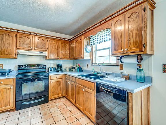 2nd image of 631 Watkins Dr