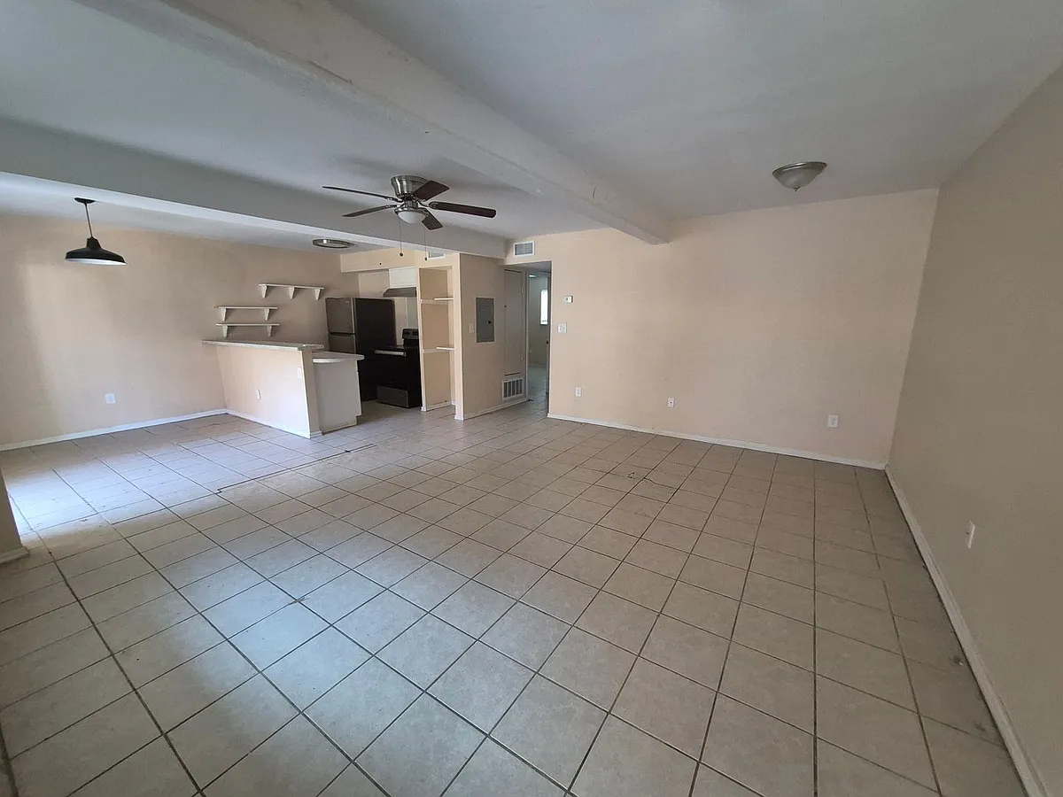 Building Photo - 3718 Pleasanton Rd #2-103