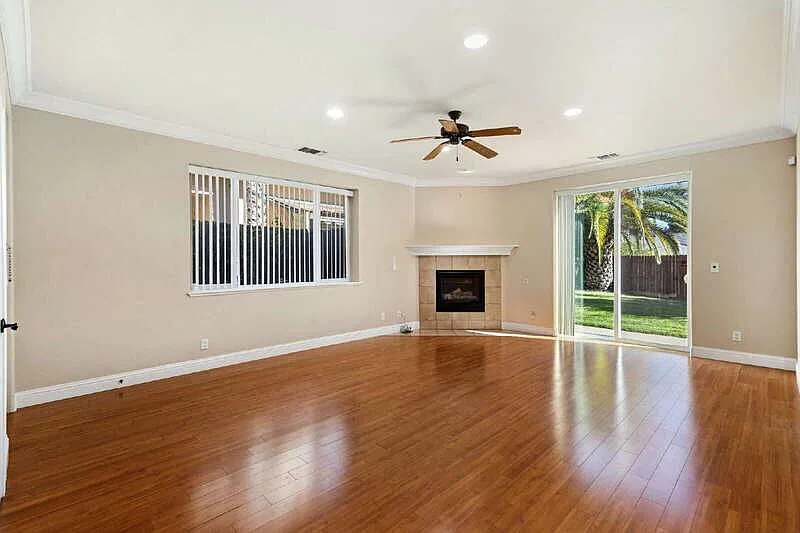 3 bed, 3.0 bath, 1840 sqft, $2,745 — Photo 4