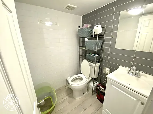 Rented by MySpaceNYC | media 8