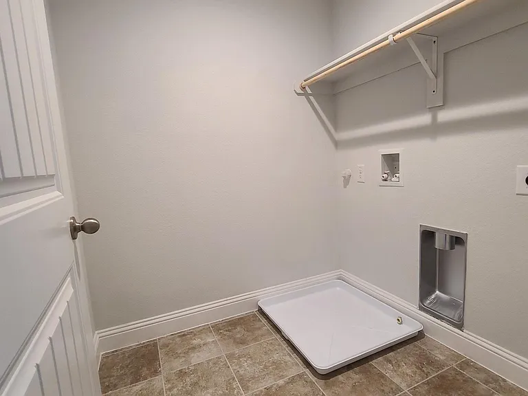 6825 Andrew Dr — Photo 15