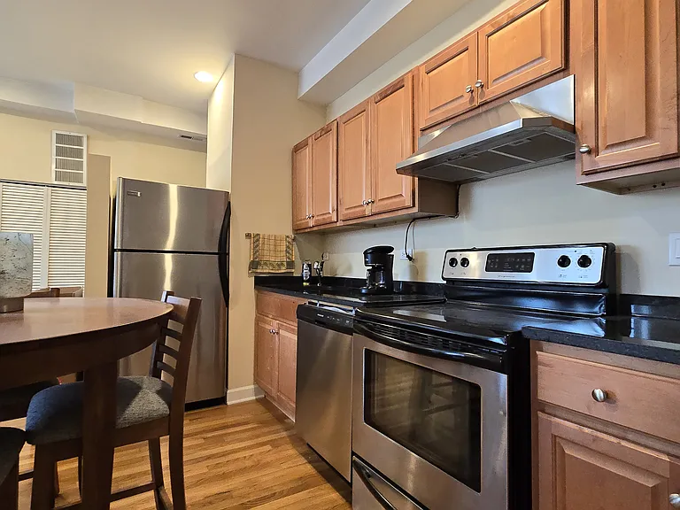 605 W Belmont Ave #203 — Photo 5