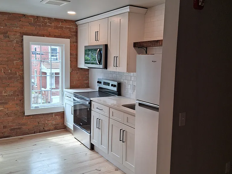 329 N Mulberry St #4 — Photo 4