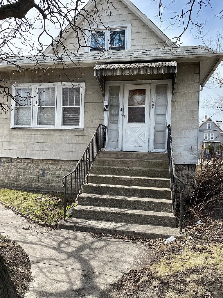 6 bed, 2500 sqft, $3,000 — Photo 1