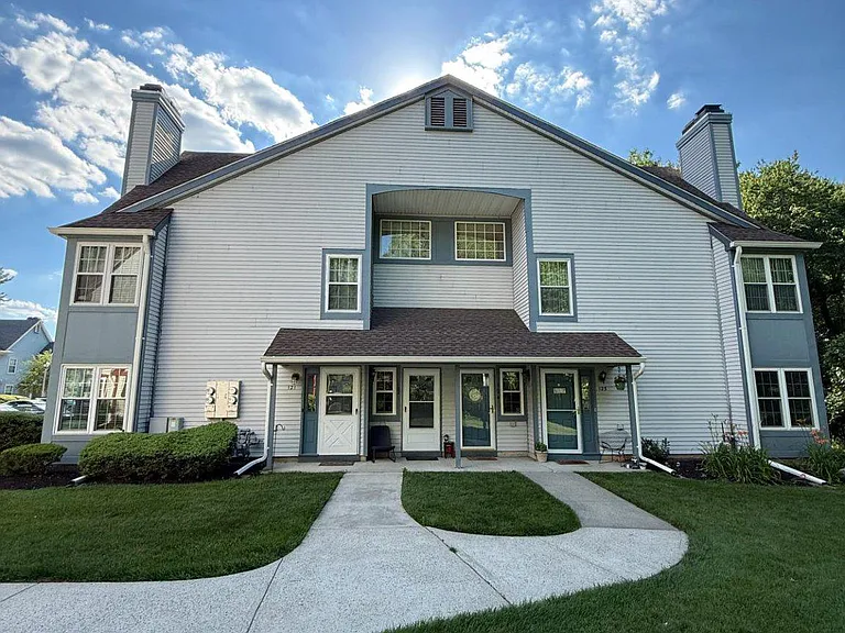 121 Andover Pl — Photo 3