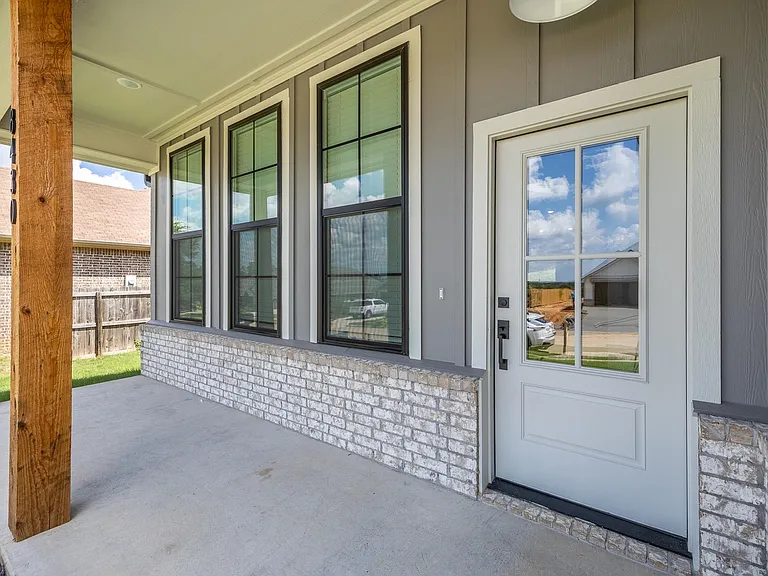 8430 Lakeway Dr — Photo 2