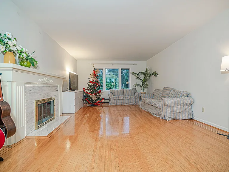 68XX Arbutus St — Photo 2