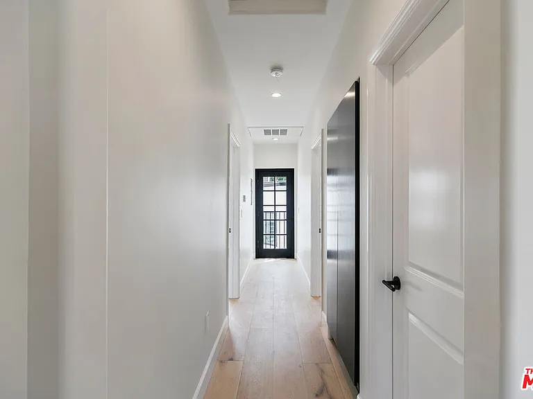 458 N Sierra Bonita Ave #460 — Photo 24