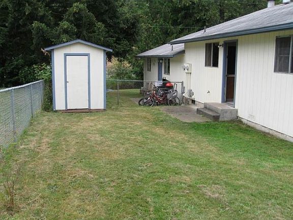 2nd image of 73 Veys Dr APT B