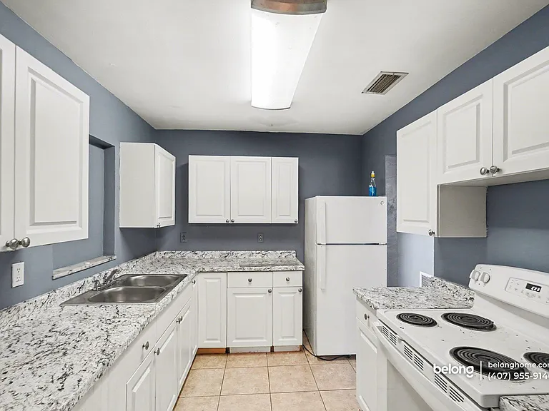 865 Canada St NE — Photo 4