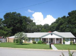 8101 Ridgefield Rd, Pensacola, FL 32514