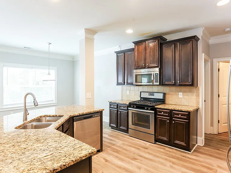 402 Silver Oak Dr — Photo 8