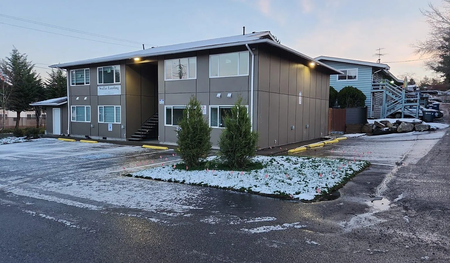 3 bed, 900 sqft, $2,400 — Photo 1