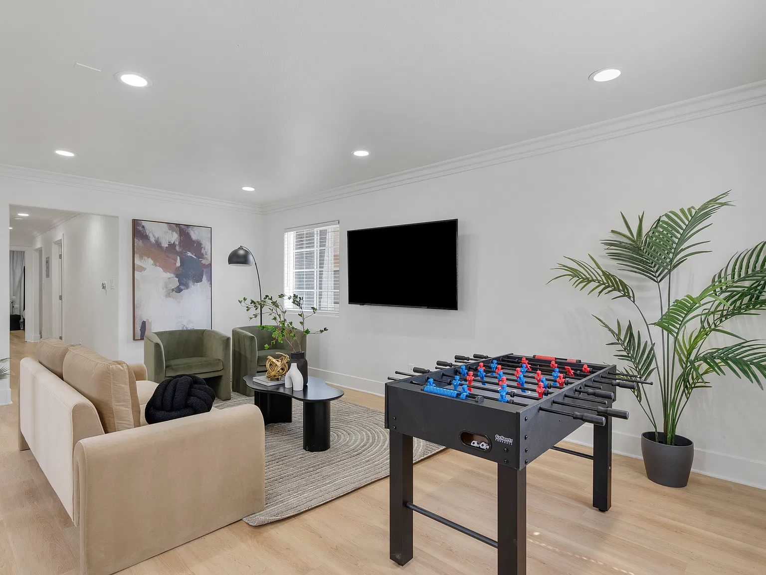 4 bed, 2628 sqft, $8,200 — Photo 4