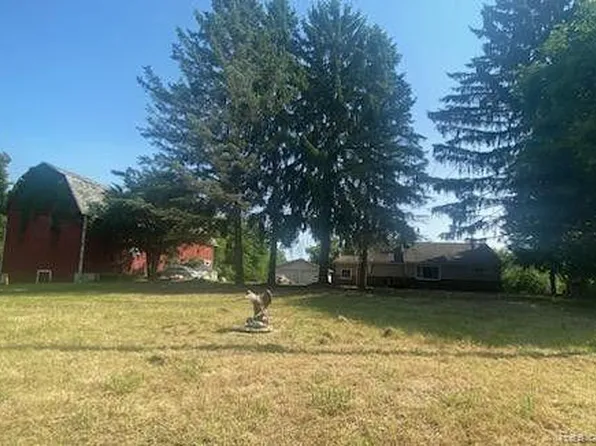 6687 W Grand River Rd, Fowlerville, MI 48836