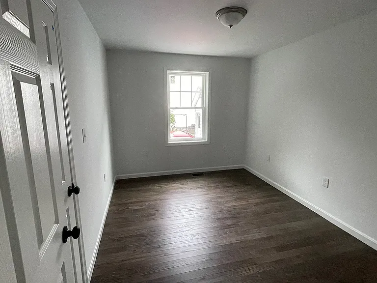 187 Montgomery Ave #2 — Photo 8