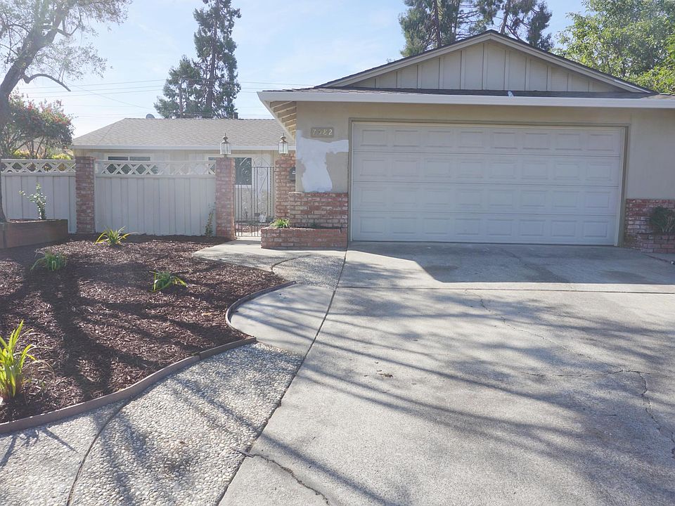 1st image of 7982 Sunderland Dr
