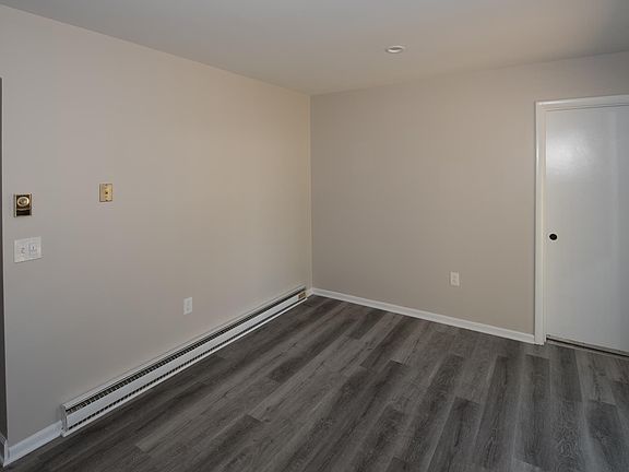 Kitchen Eat-In Area