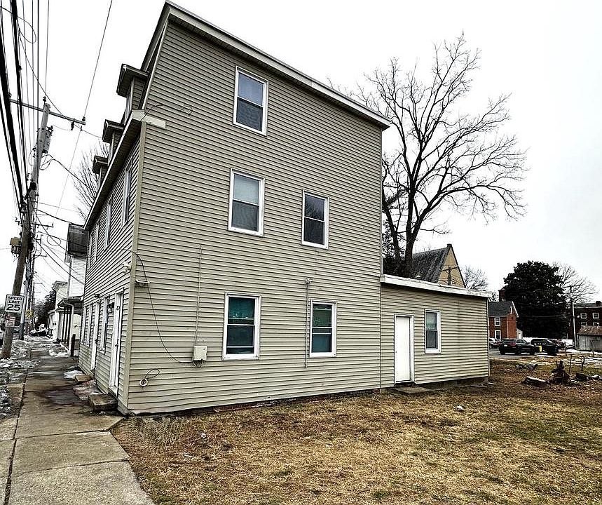 2nd image of 118 W Division St