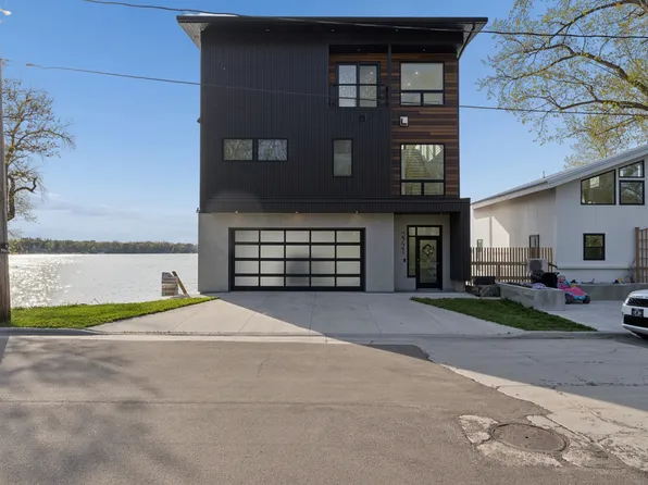 2721 S Lakeview Dr #1, Clear Lake, IA 50428