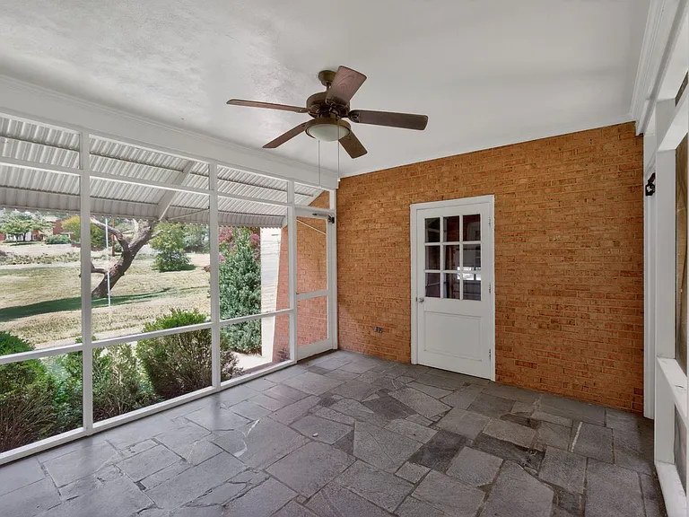 535 E Rio Rd — Photo 32