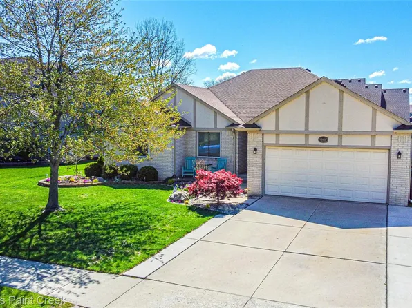 35452 Saint Clair Dr, New Baltimore, MI 48047