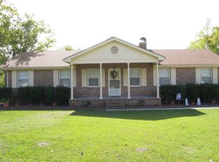 192 Hill Ln, Sneads Ferry, NC 28460