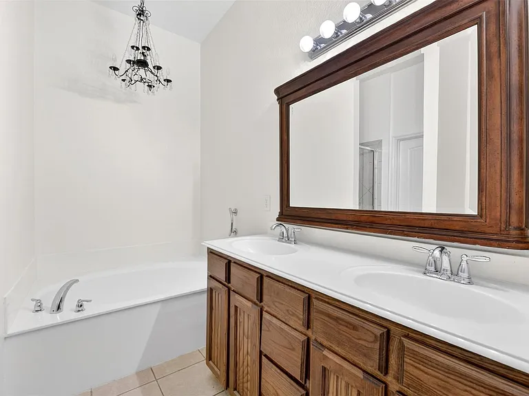2153 Colby Ln — Photo 26