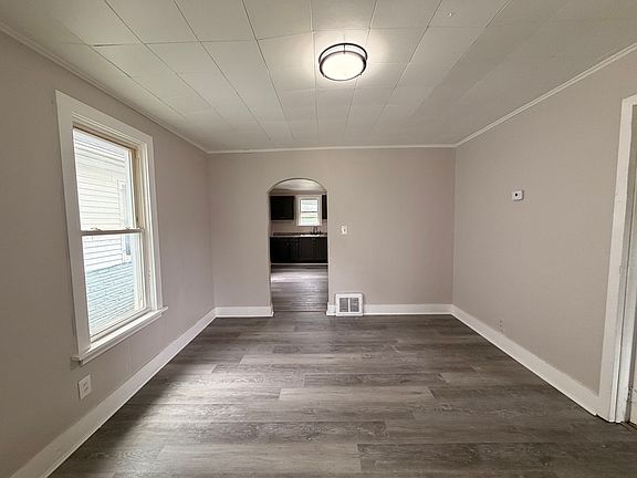 4th image of 3245 Elm St