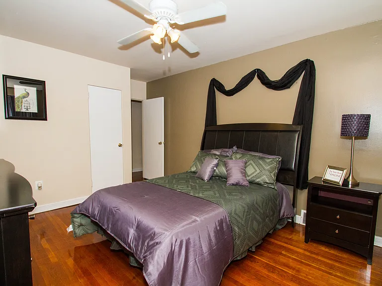 Washington Park Apartments — Photo 12