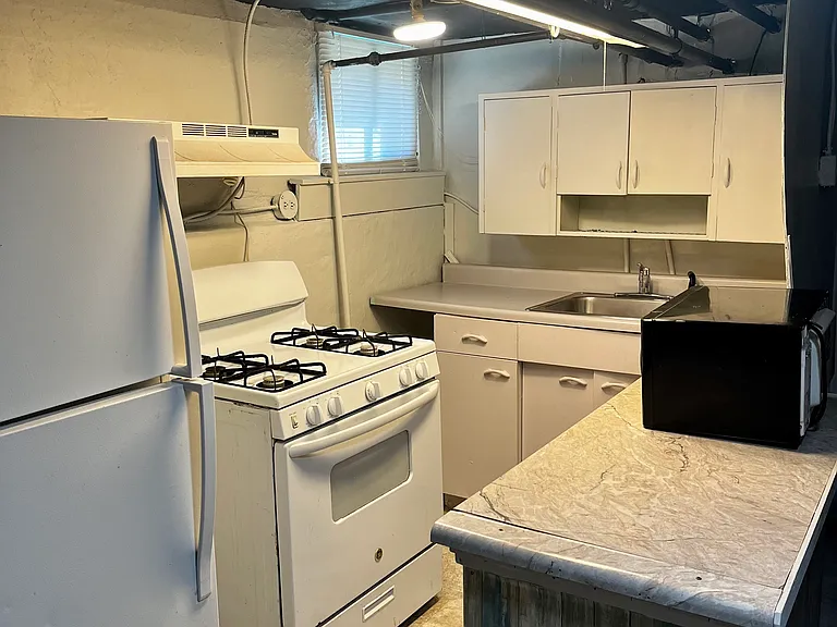 944 Asbury Ave #STUDIO — Photo 1