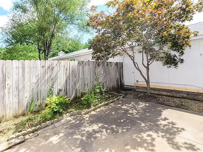 8351 Woodward St — Photo 11