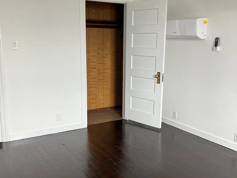 516 Napa St — Photo 11