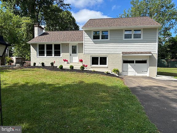2nd image of 1536 Park Dr