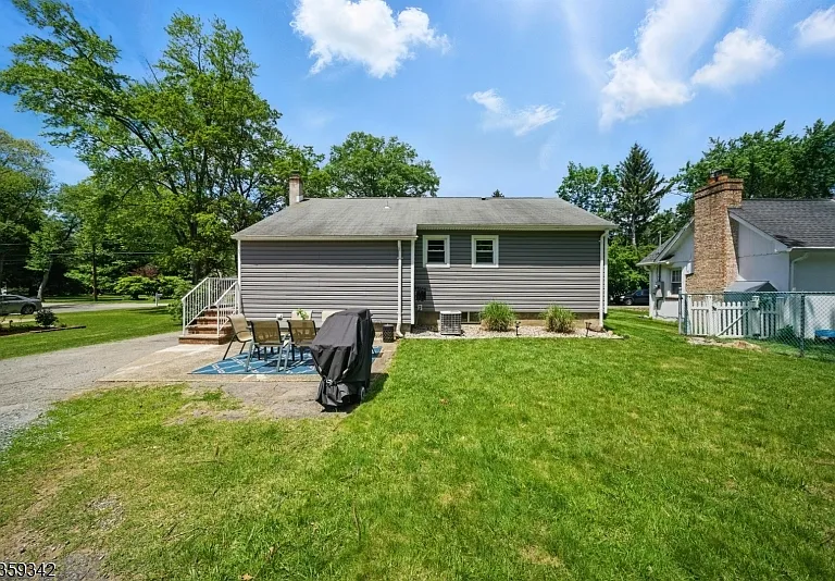 22 Beaver Brook Ln — Photo 31