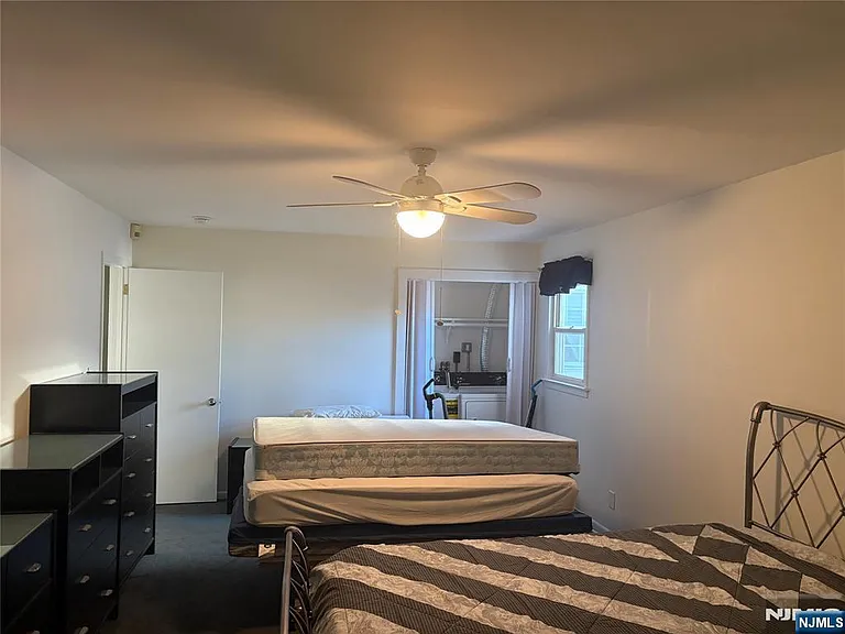 322 Grove St — Photo 9