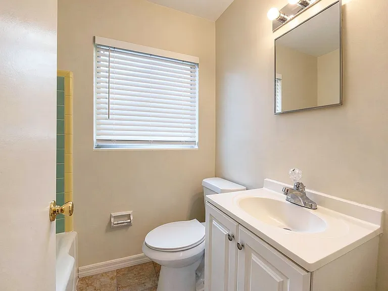 404 Normandy St — Photo 8