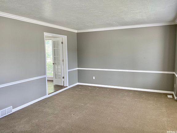 3rd image of 4446 W Oxford St