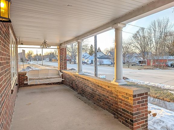 3rd image of 331 Thompson St