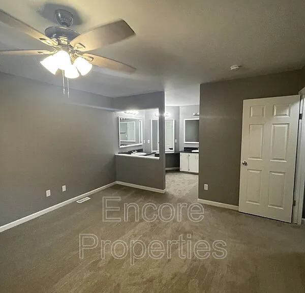 211 Indigo Dr — Photo 6