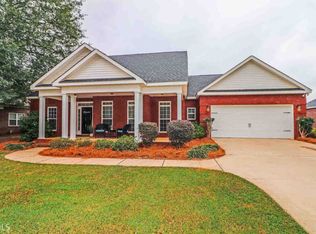 300 Hunts Landing Dr, Kathleen, GA 31047
